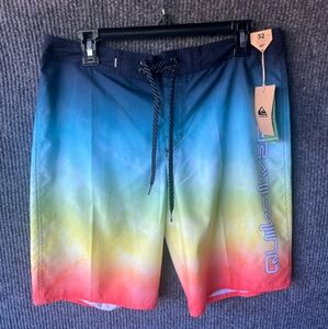 NWT Quiksilver Size 32 Boardshorts